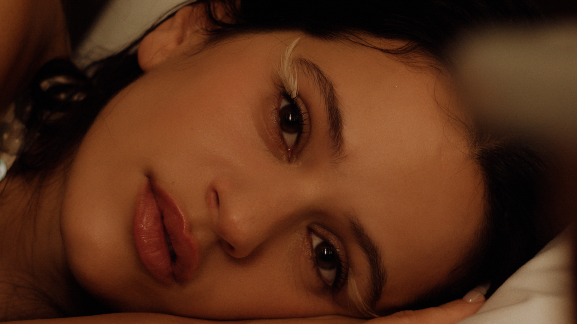 Rosto de Rosal&iacute;a, deitada