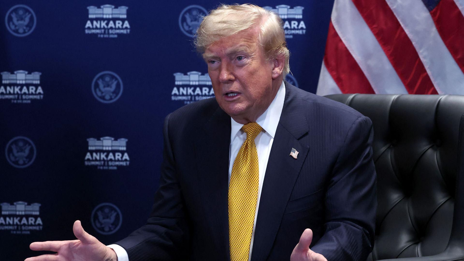 El presidente estadounidense Donald Trump hablando en una cumbre de la OTAN en Ankara.