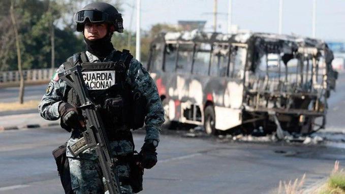 مقتل العشرات من عناصر الحرس الوطني المكسيكي بأعمال عنف بعد مصرع بارون المخدرات "إل مينتشو"