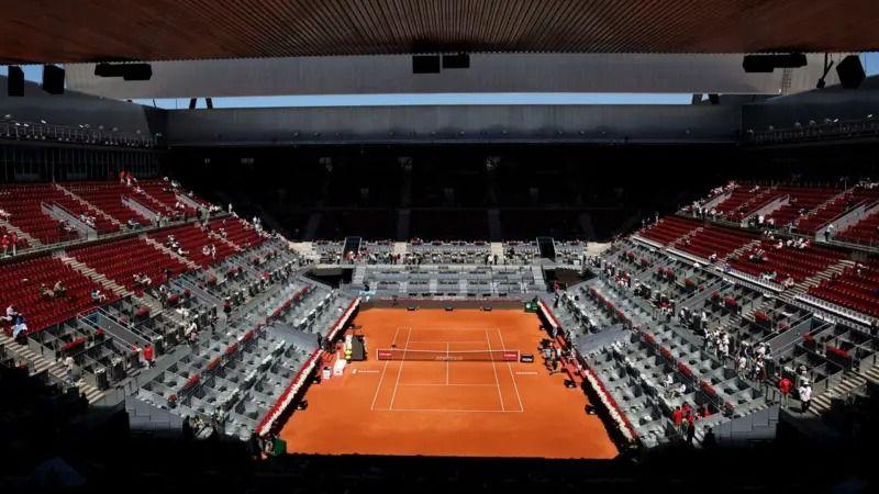 Quadra de tênis vazia