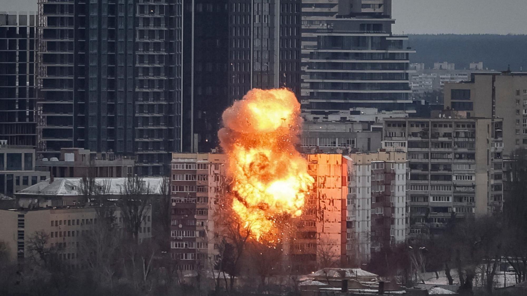 Zelensky heads to Florida for Trump peace talks after Kyiv hit by overnight strikes