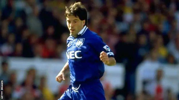 Od 1992. do 1994. Radosavljević je igrao za engleski Everton