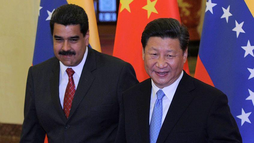 Xi Jinping junto al exgobernante venezolano, Nicolás Maduro, en 2015.