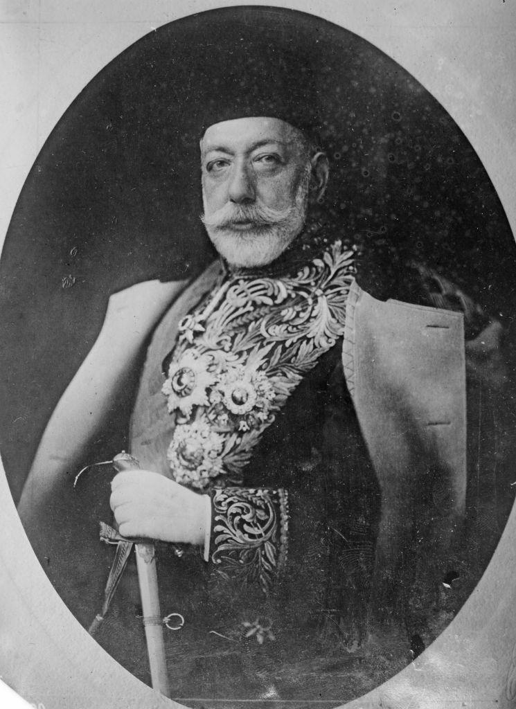 محمد الخامس رشاد (نوفمبر 1844 - يوليو 1918)، السلطان العثماني الخامس والثلاثون، هو ابن السلطان عبد المجيد الأول، وخلفه أخوه غير الشقيق محمد السادس