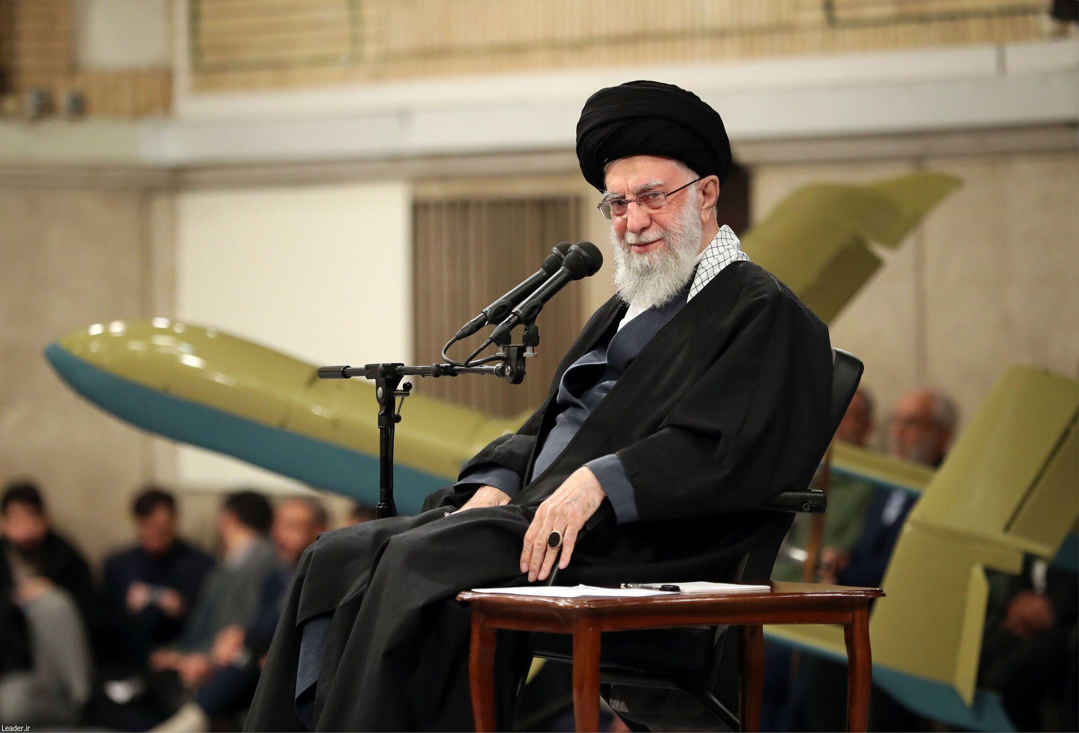 المرشد الأعلى الإيراني علي خامنئي يلتقي بأعضاء القوات الجوية للجيش الإيراني، طهران، الجمهورية الإسلامية الإيرانية - 05 فبراير 2024