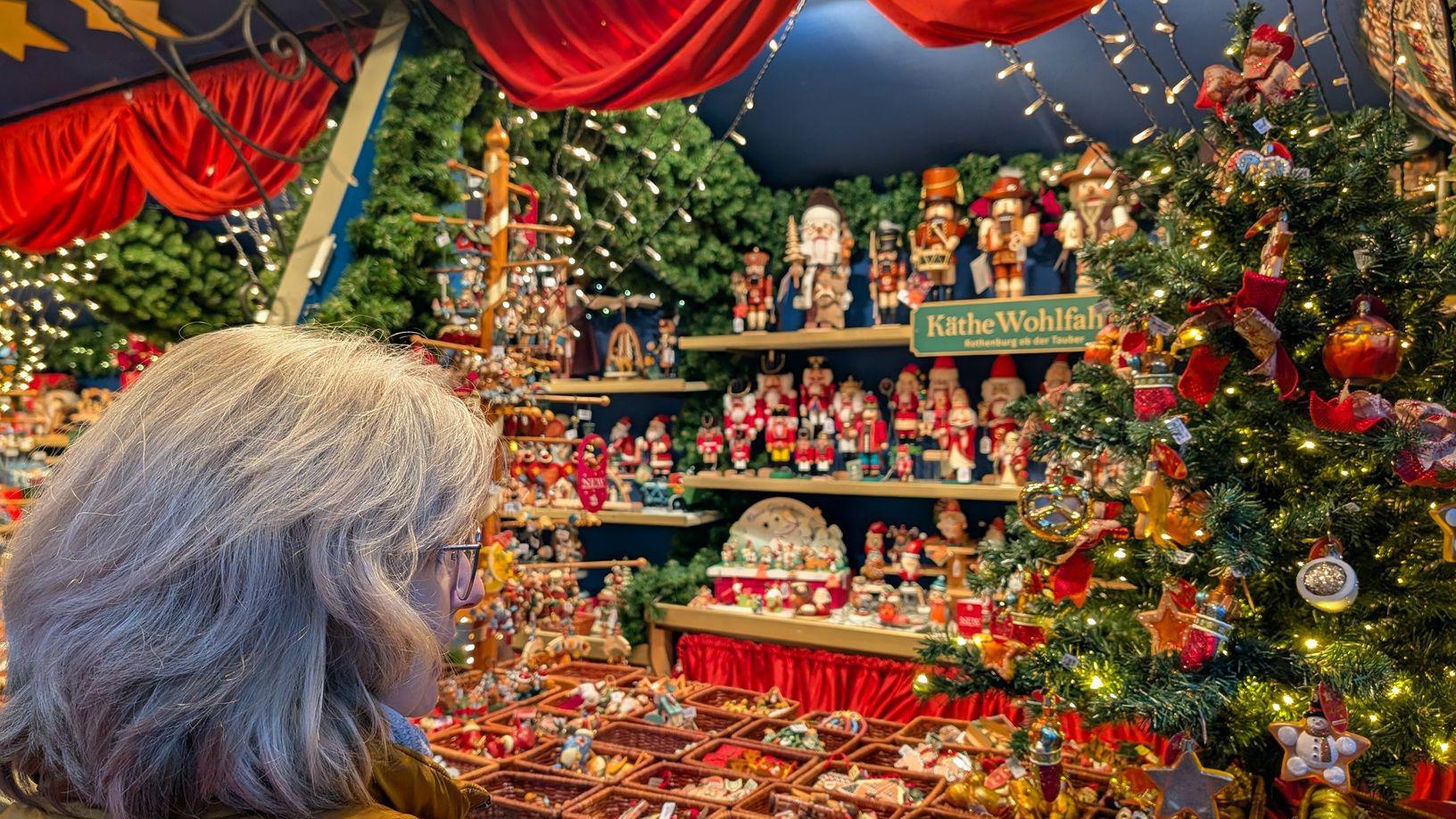 "كيف سرقت الرسوم الجمركية بهجة عيد الميلاد؟" - مقال في بلومبرغ 