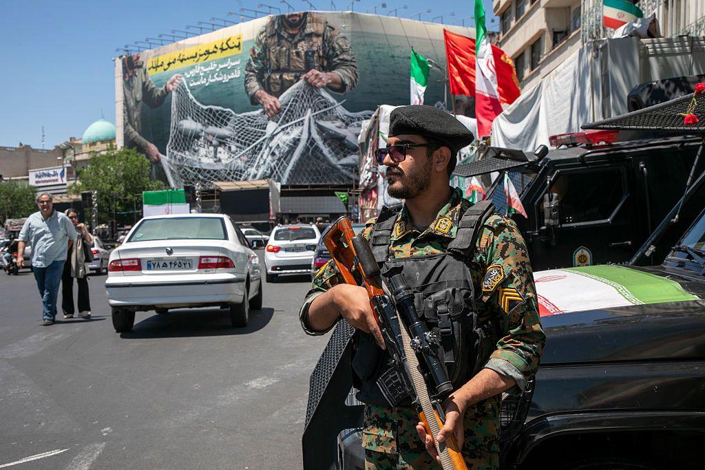 وزير الداخلية الباكستاني في طهران لتسهيل المحادثات المتعثرة مع واشنطن 