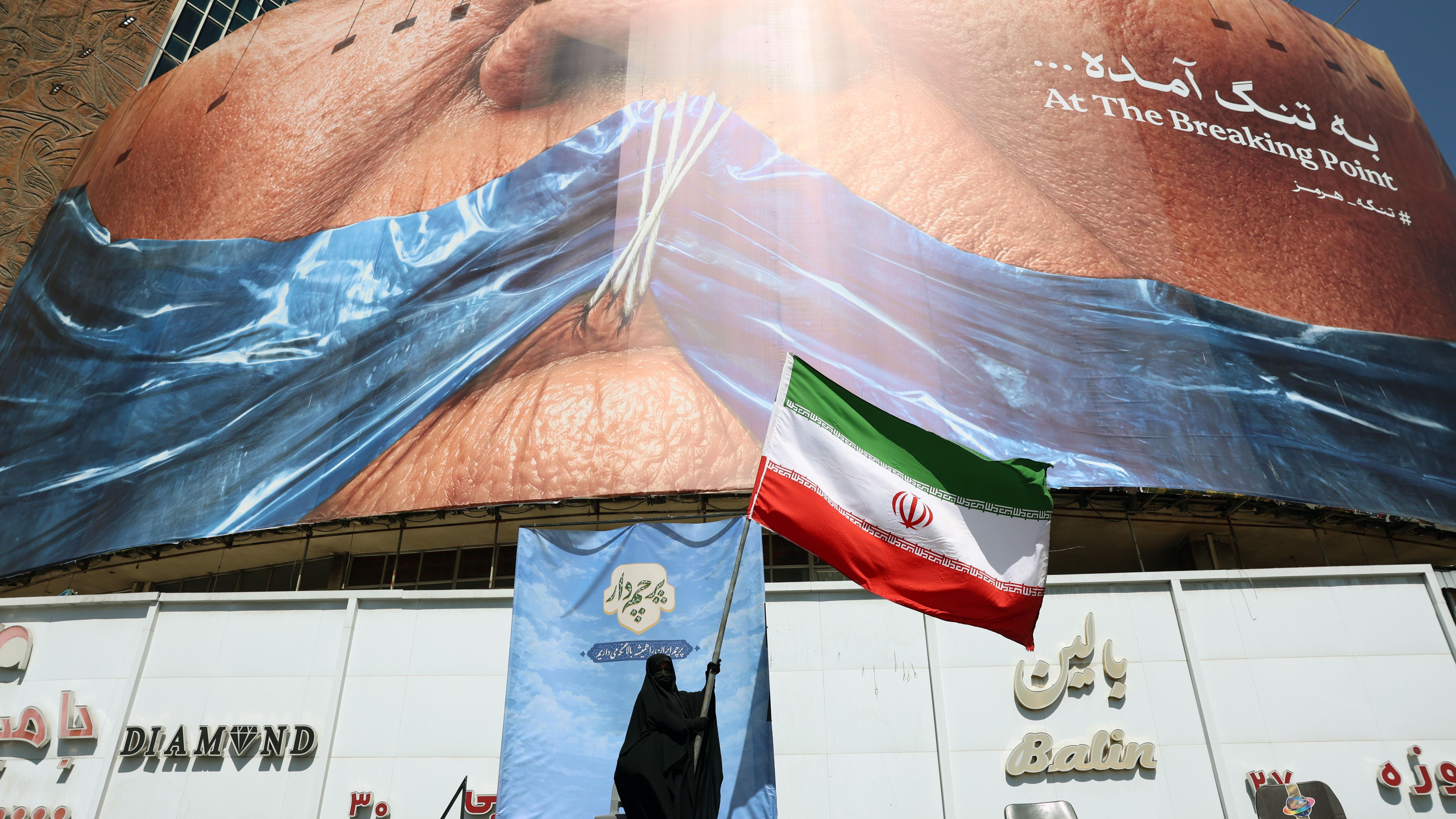 واشنطن تعلن عن اجتماع مع إيران في الدوحة الثلاثاء بشأن إدارة مضيق هرمز وخفض التوتر، وطهران تنفي