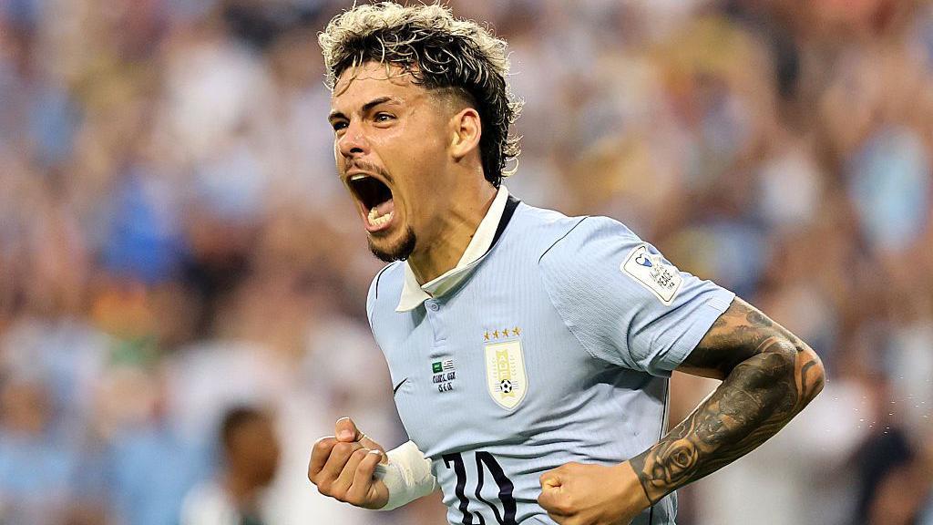 Maxi Araújo de Uruguay celebra tras marcar el primer gol de su equipo durante el partido del Grupo H de la Copa Mundial de la FIFA 2026 entre Arabia Saudita y Uruguay, el 15 de junio de 2026 en Miami, Florida.