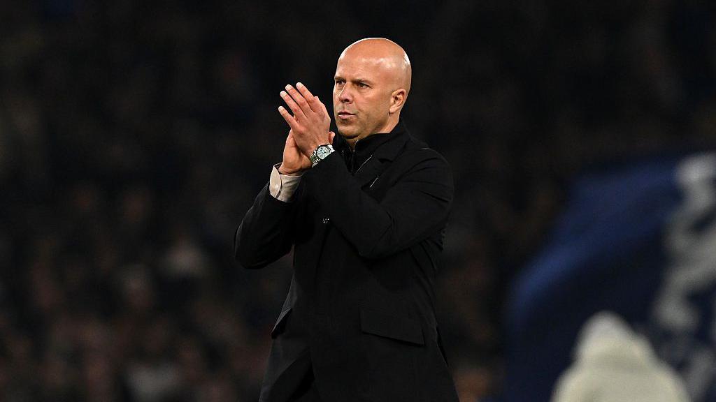 آرني سلوت المدير الفني لليفربول 