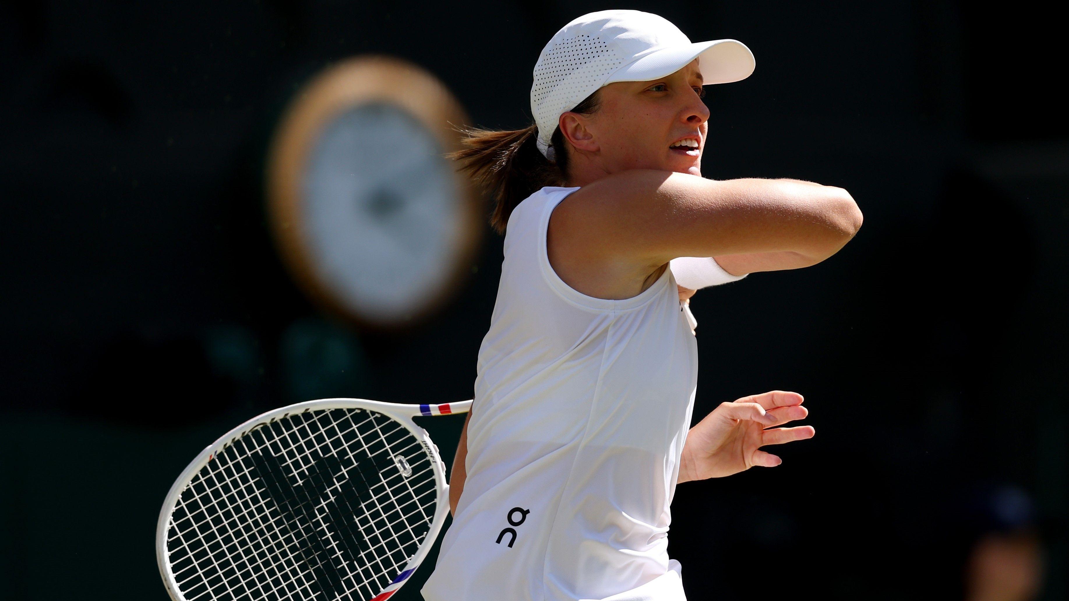 Wimbledon final: Swiatek leads nervy Anisimova by double break