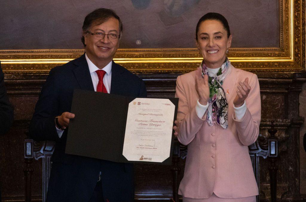 Gustavo Petro junto a Claudia Sheinbaum en una foto de 2022.