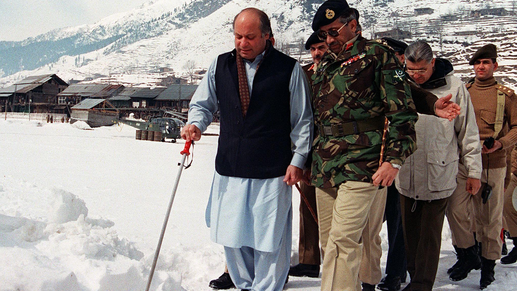 1999 میں پاکستان کے اس وقت کے وزیراعظم نواز شریف اور اس وقت کے آرمی چیف جنرل پرویز مشرف