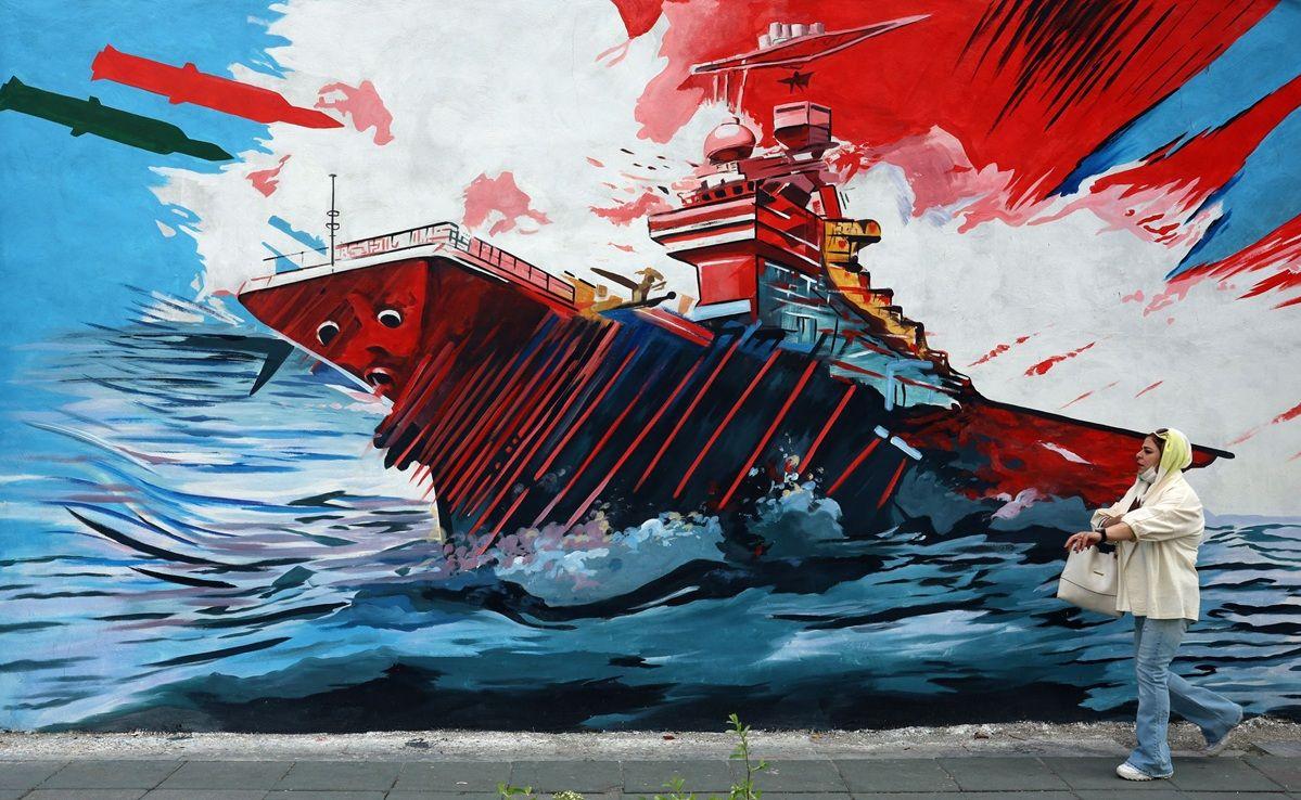 mural yang menggambarkan pesan anti-AS dan anti-Israel di Teheran, 20 April 2026.