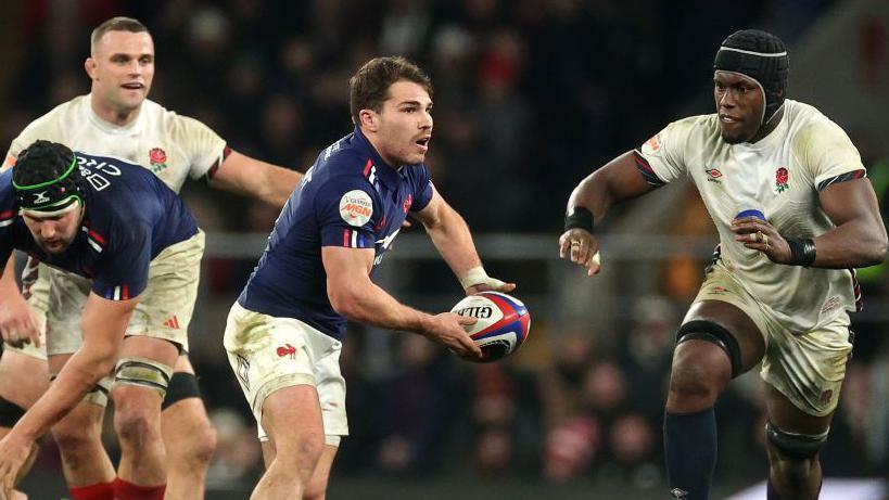 Six Nations: France seek win over struggling England to clinch title - radio & text