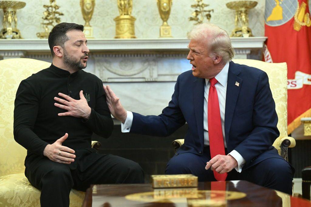 Zelensky e Trump no Salão Oval da Casa Branca em fevereiro