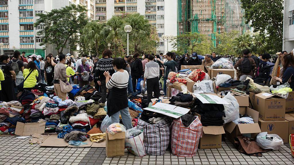 鄰近宏福苑的廣福邨平台在大火後成為民間物資站集中地。