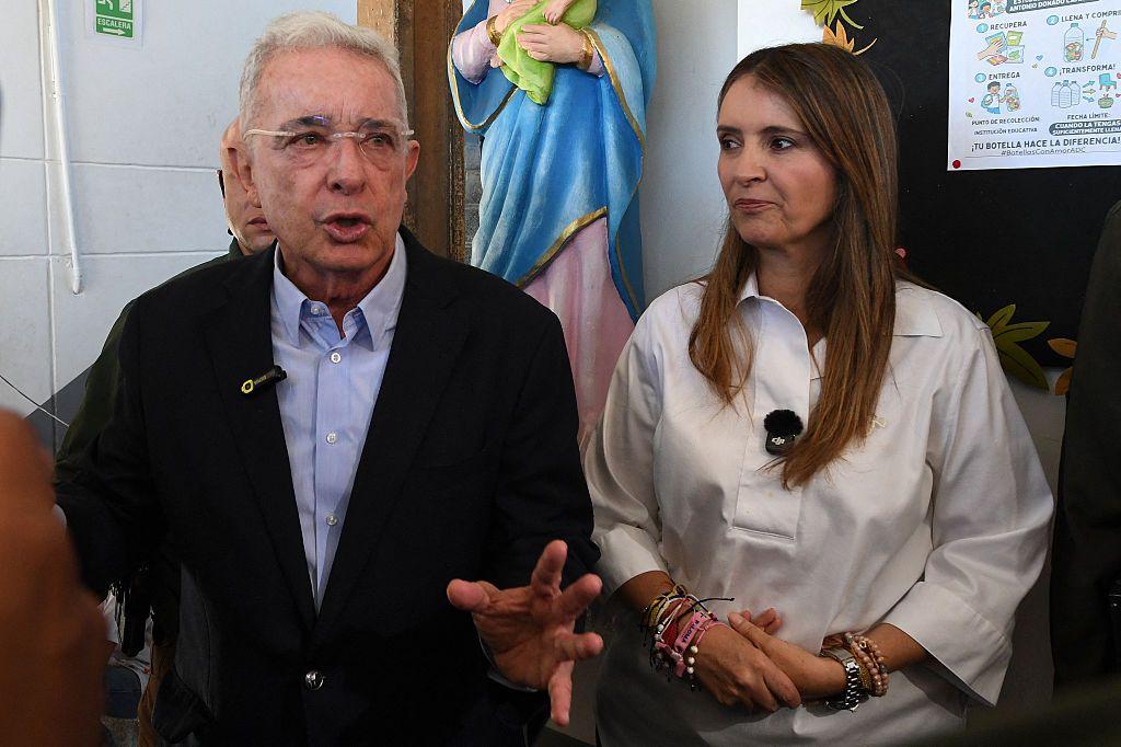  Álvaro Uribe y Paloma Valencia al votar el 31 de mayo