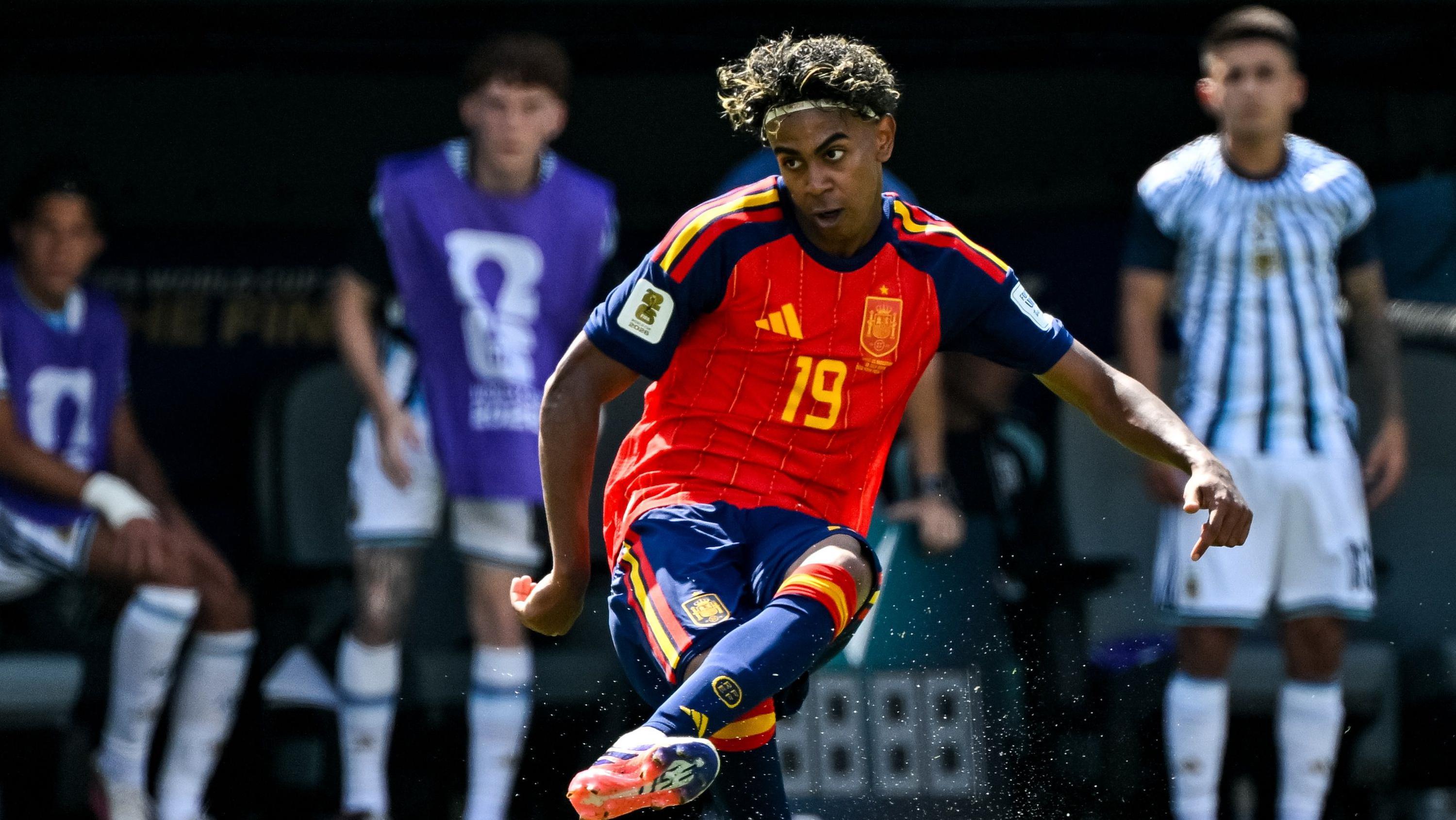 Watch as Spain goalless with Argentina in World Cup final after colourful half-time show