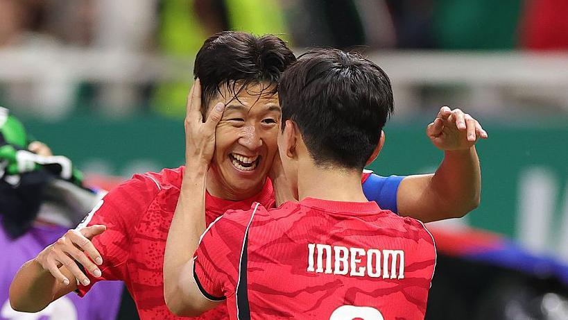 South Korea come from behind to lead Czech Republic 