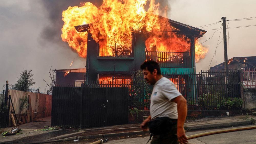 Chile declares state of catastrophe as deadly wildfires menace cities