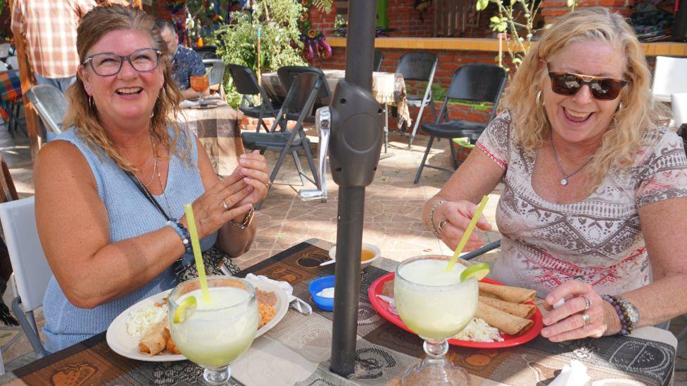 turisti piju margaritu