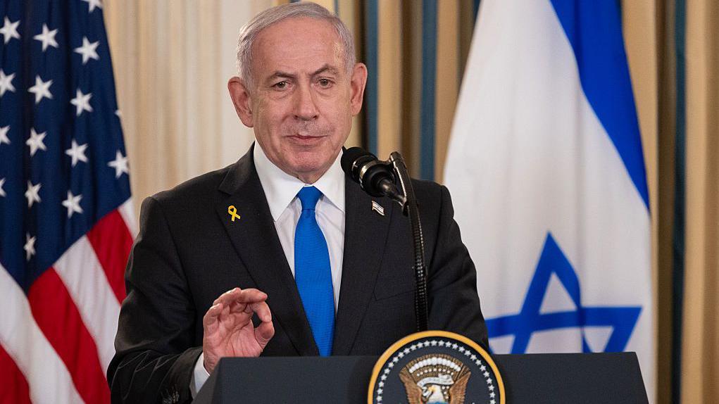 نتنياهو ملقياً كلمة أثناء مؤتمر صحفي عقده مع ترامب في البيت الأبيض الشهر الماضي.