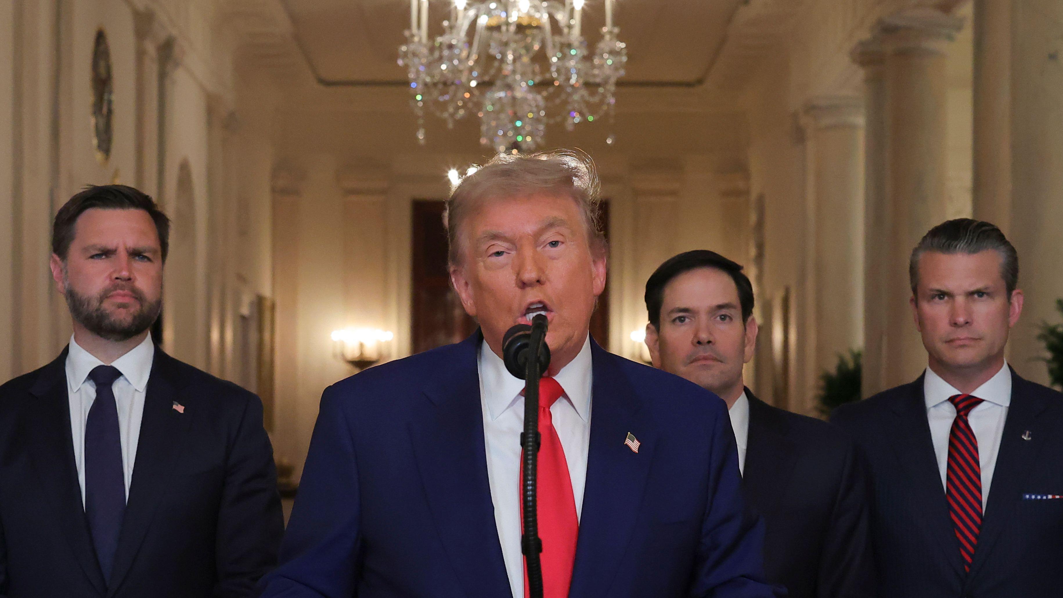 Donald Trump anunciando ataque ao Irã