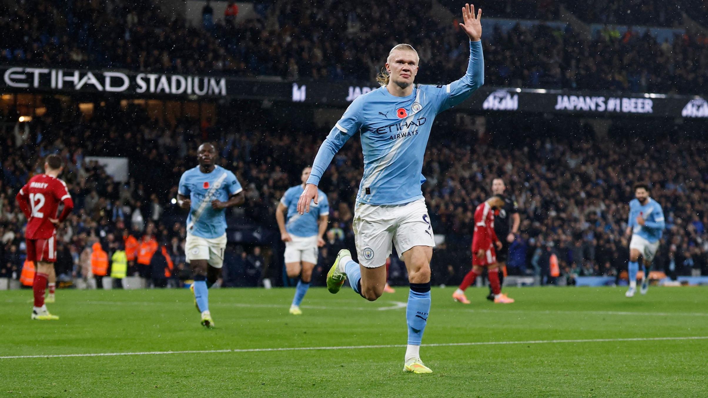 Erling Haland proslavlja prvi pogodak na meču sa Liverpulom