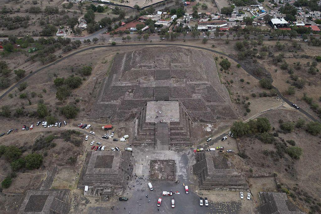 Una vista aérea de la Pirámide de la Luna en Teotihuacán.