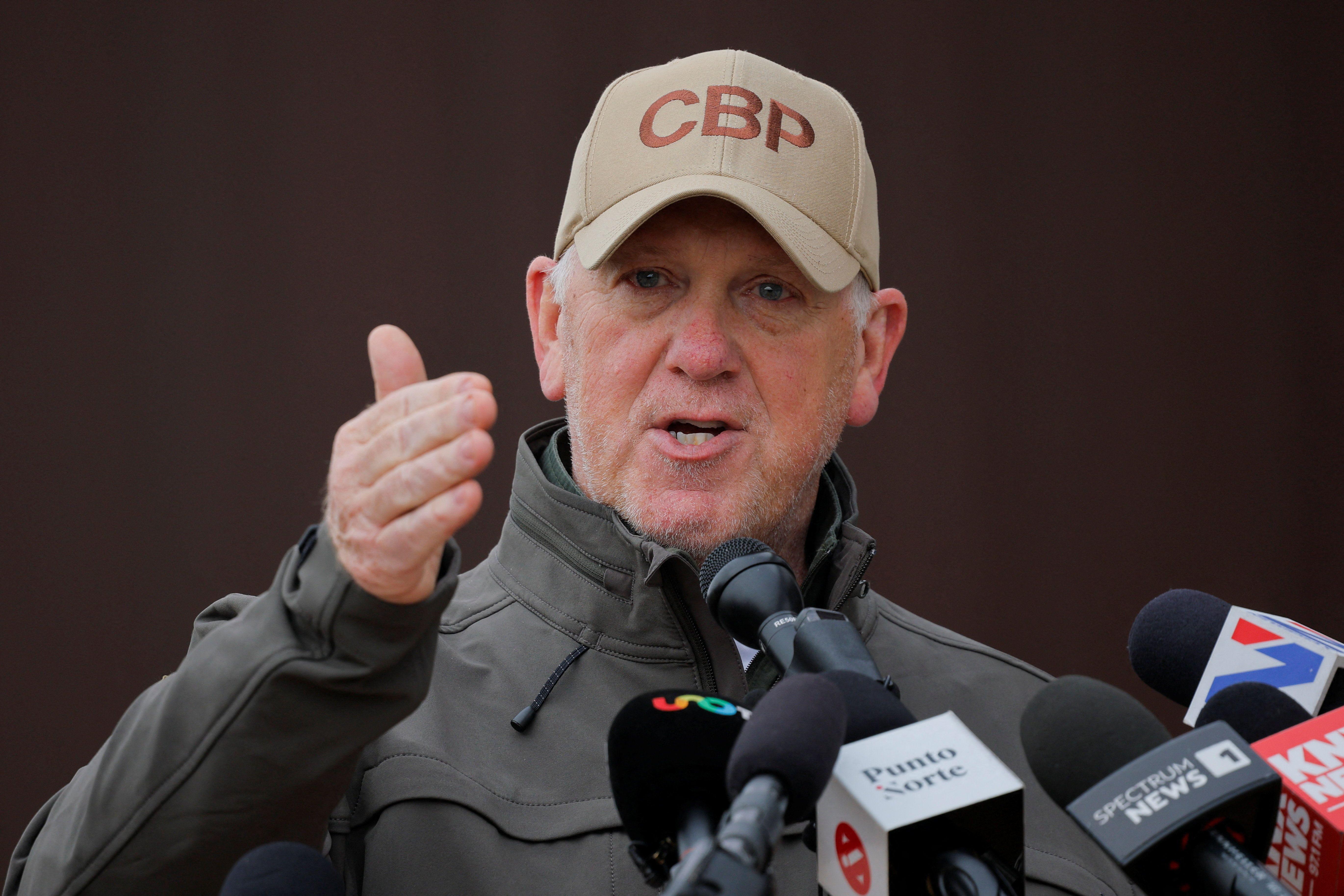 Tom Homan en una conferencia de prensa