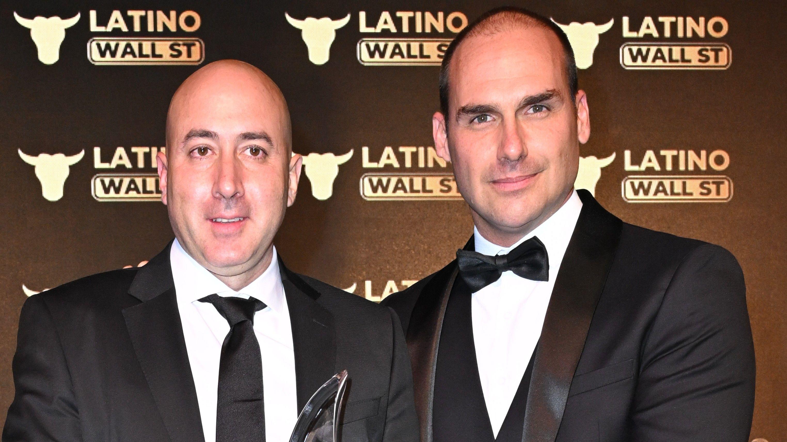Fernando Cerimedo y Eduardo Bolsonaro  durante un evento en Mar-a-Lago, Florida, Estados Unidos, en febrero de 2026.