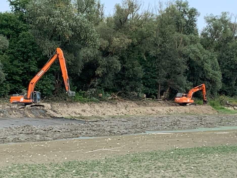Bageri prokopavaju kanal