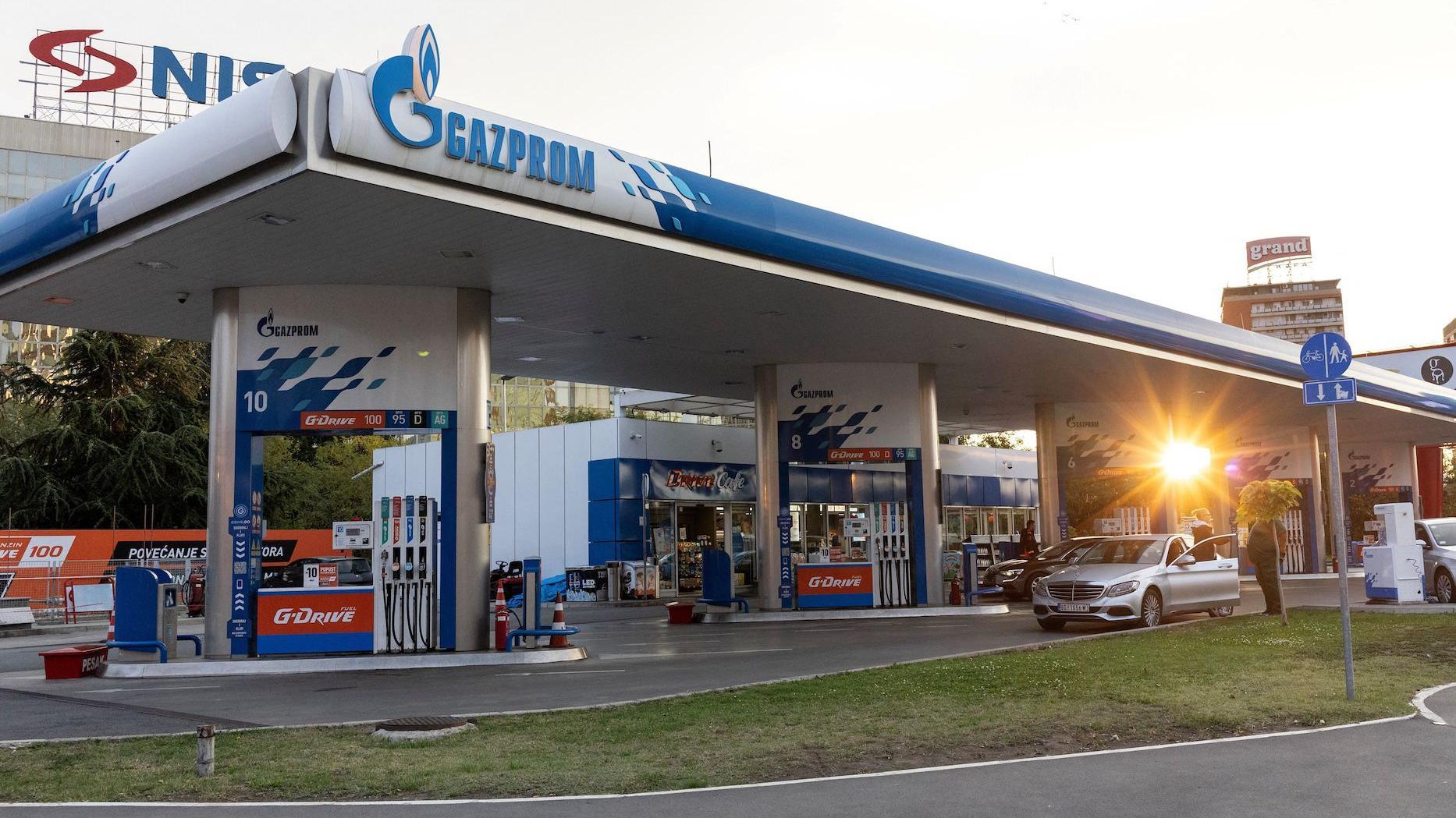 Benzinska pumpa sankcionisane Naftne industrije Srbije u Beogradu