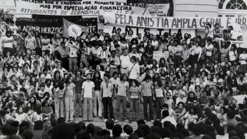 Protesto pela anistia de perseguidos pela ditadura militar em 1979, no Rio de Janeiro
