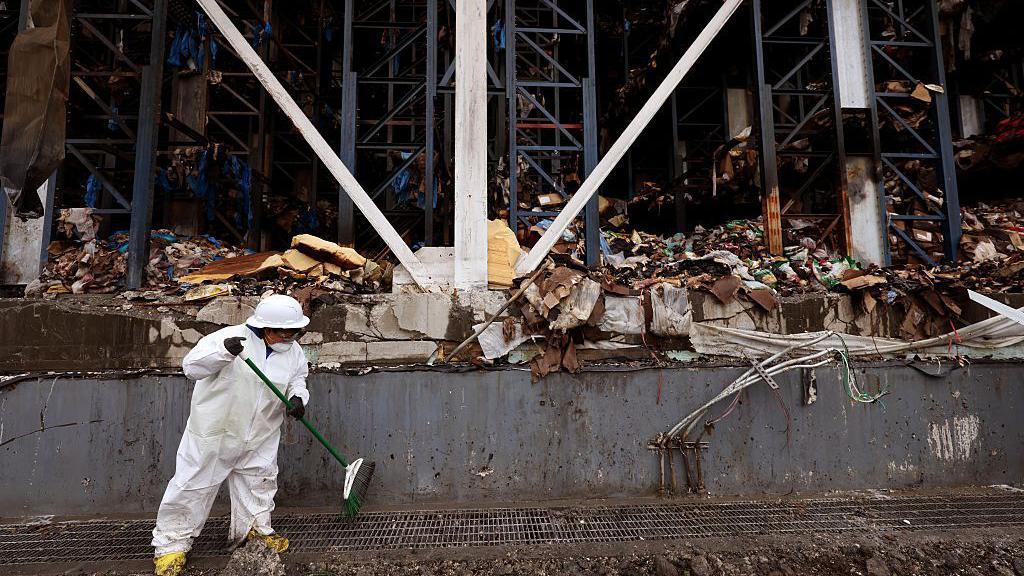 Tonnes of rotting food from vast LA warehouse fire creates unbearable stench