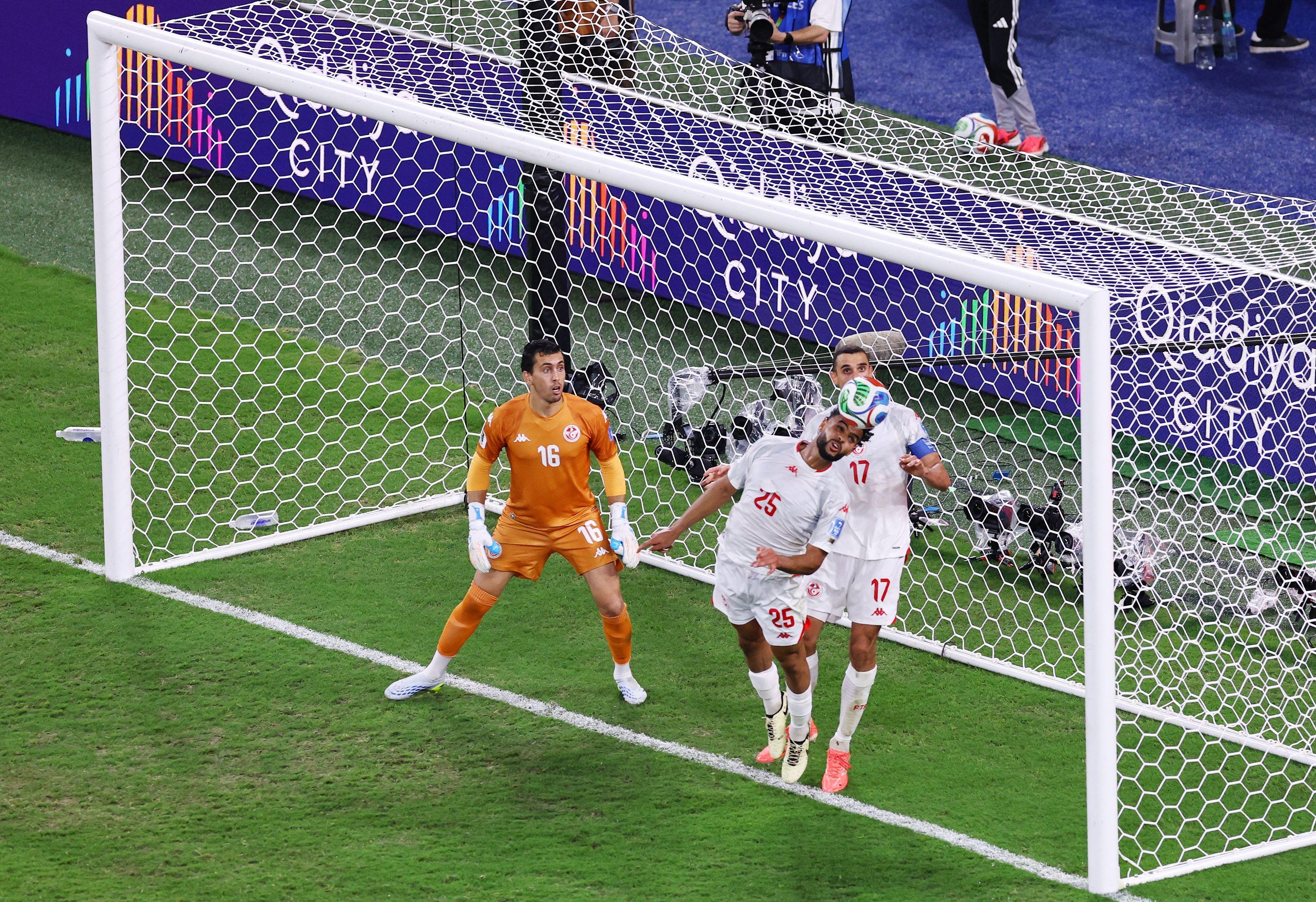 "أسوأ منتخبات المونديال"، كيف تبدو الانتقادات الموجّهة للعرب في كأس العالم؟