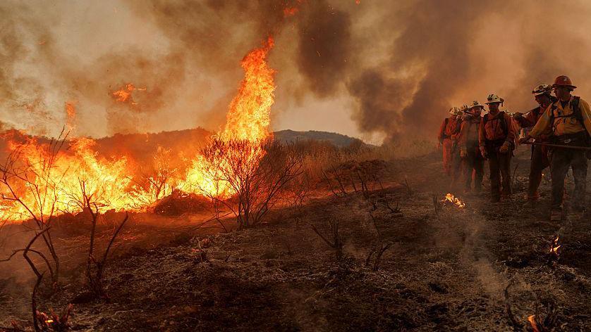 Rapidly growing fire prompts thousands of evacuations in California