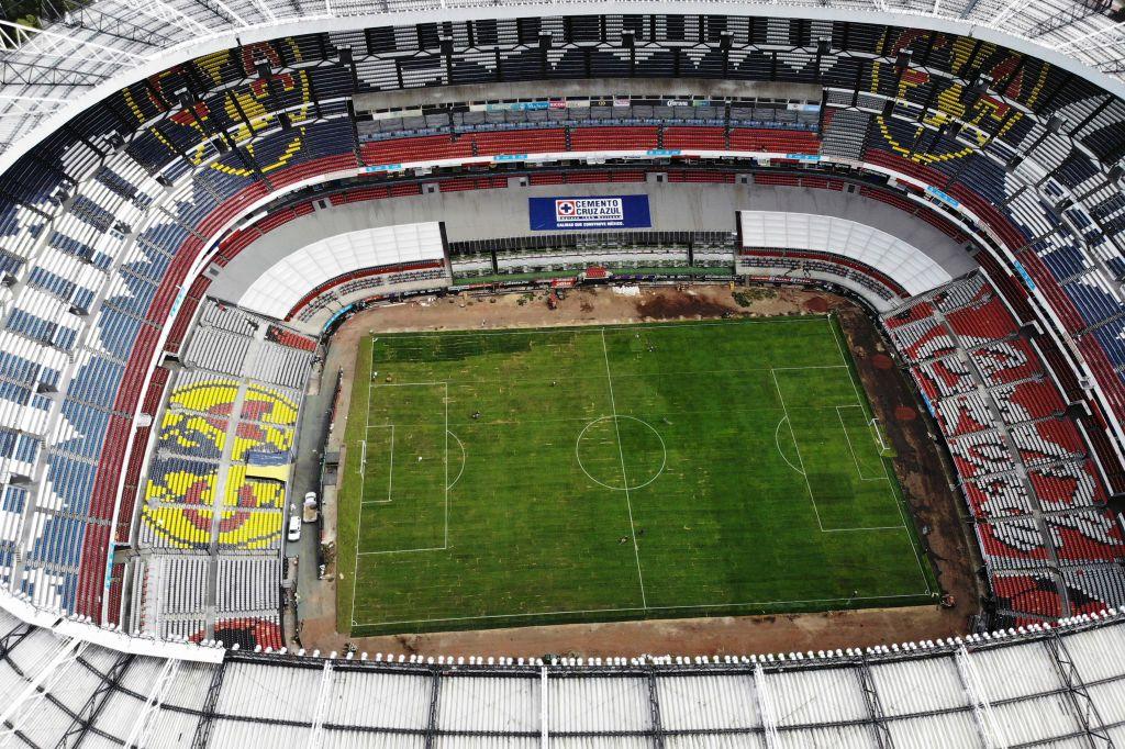 Una vista del campo y tribunas del Estadio Azteca en 2018.