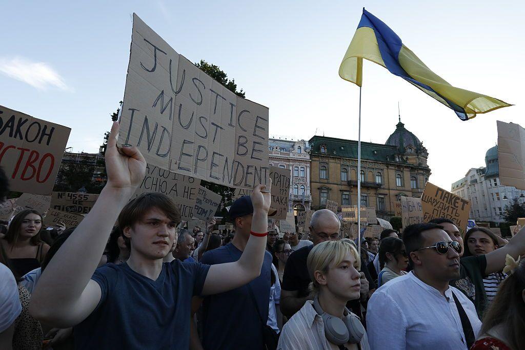 Zelensky announces new draft law on anti-corruption bodies after protests