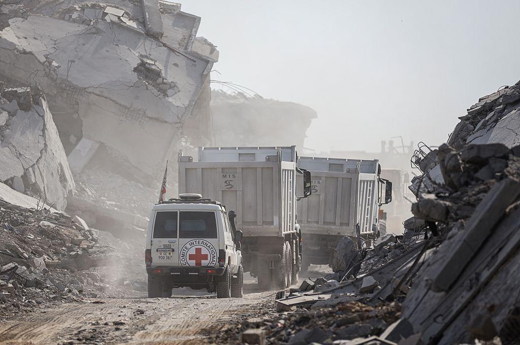 تستمر جهود البحث عن جثث الرهائن الإسرائيليين لليوم الرابع في حي الشجاعية شرق غزة، بموجب اتفاق وقف إطلاق النار بين الجيش الإسرائيلي وحماس في 5 نوفمبر/تشرين الثاني 2025. وتعمل آليات ثقيلة من مصر وفرق من الصليب الأحمر وكتائب القسام في محيط شارع بغداد، حيث يُعتقد أنّ الرهائن قتلوا.