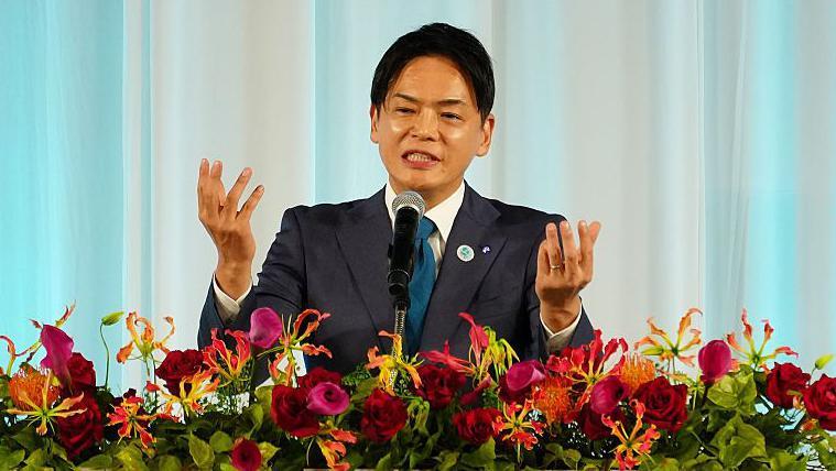 Japanese mayor apologises after calling staff human scum