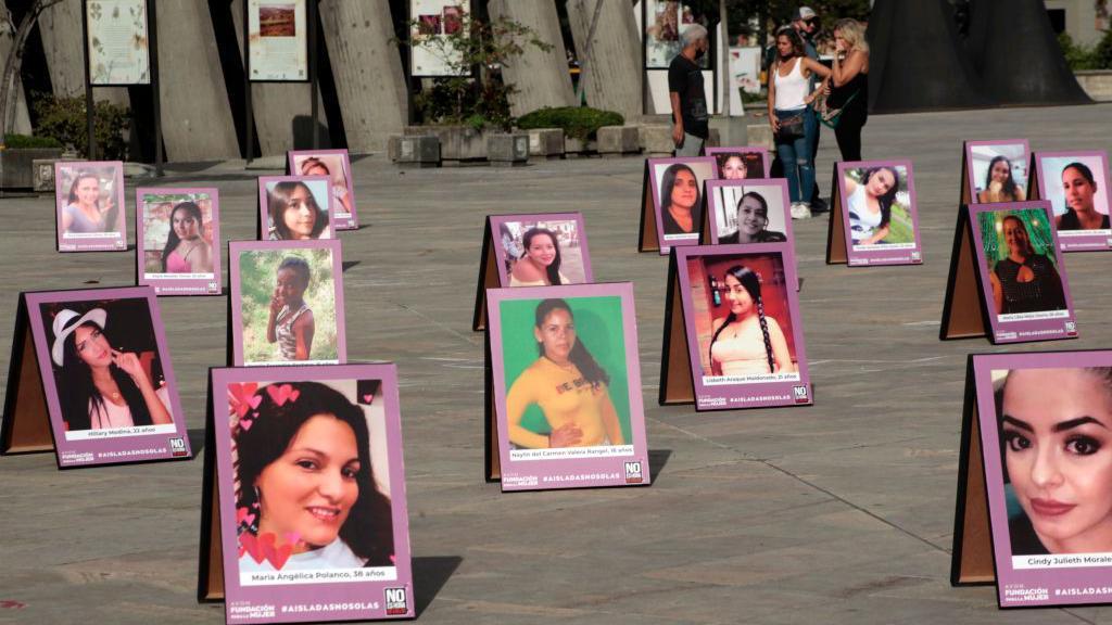 Campaña contra la violencia contra las mujeres en Colombia.