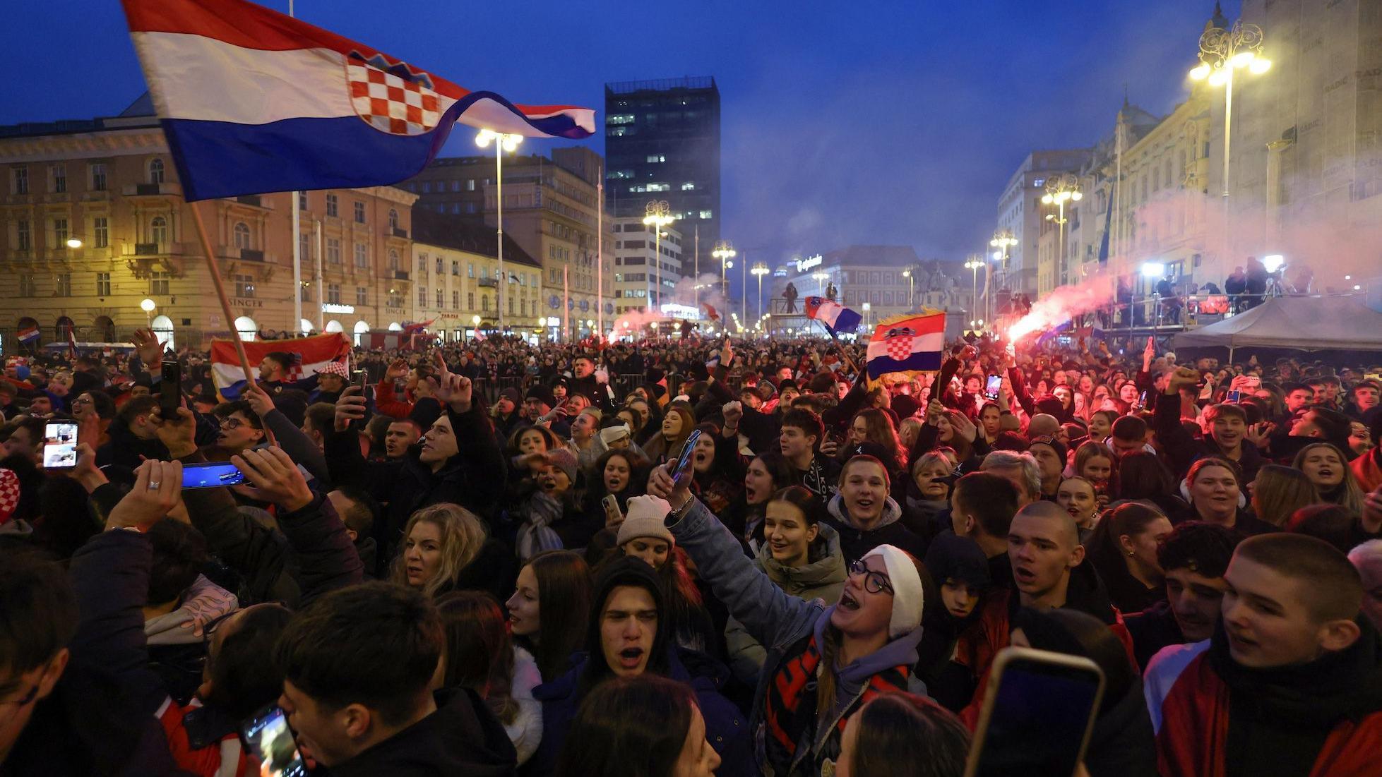 Navijači Hrvatske na Trgu bana Jelačića