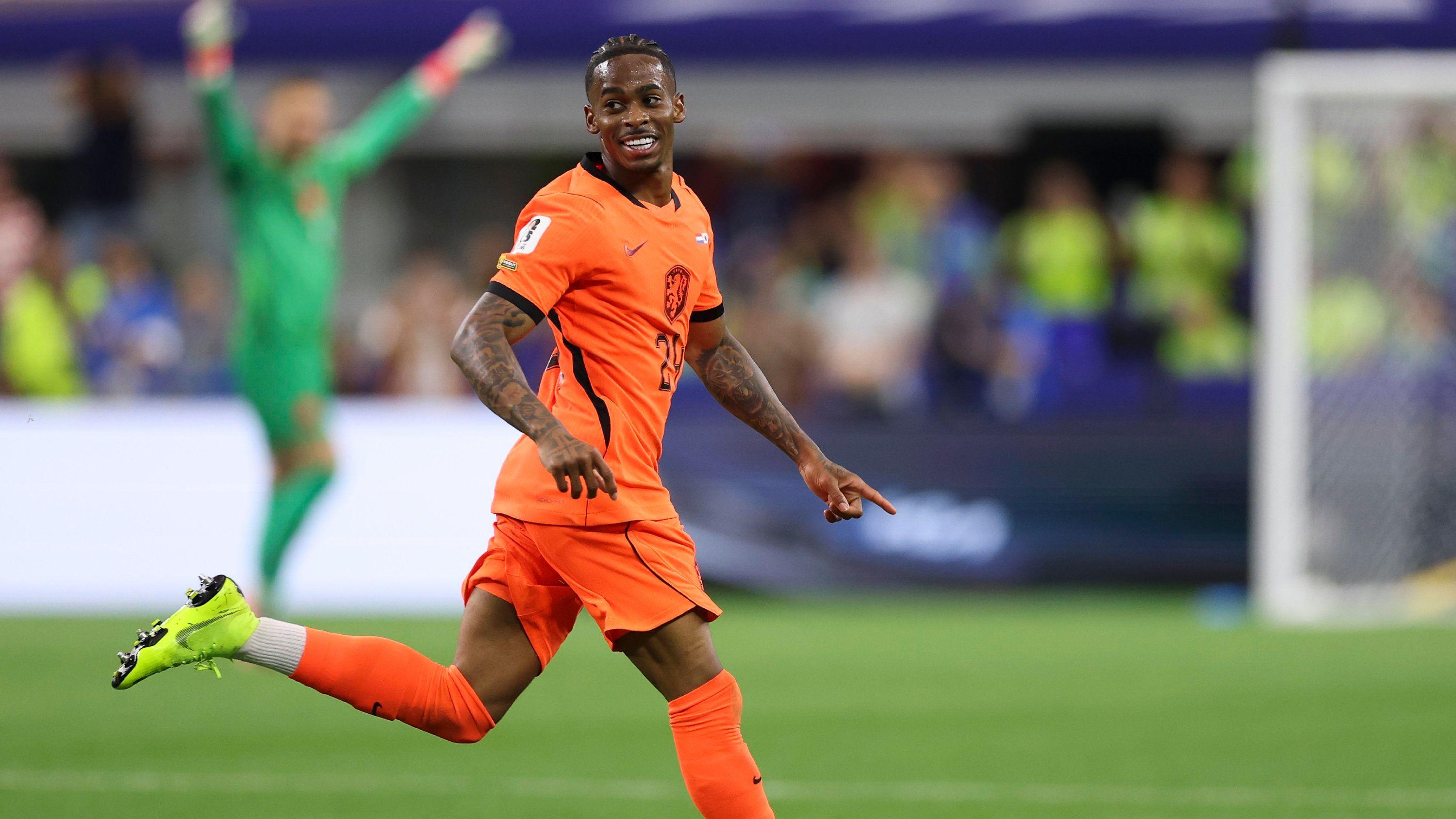 Summerville brilliantly curls Netherlands back in front against Japan in World Cup