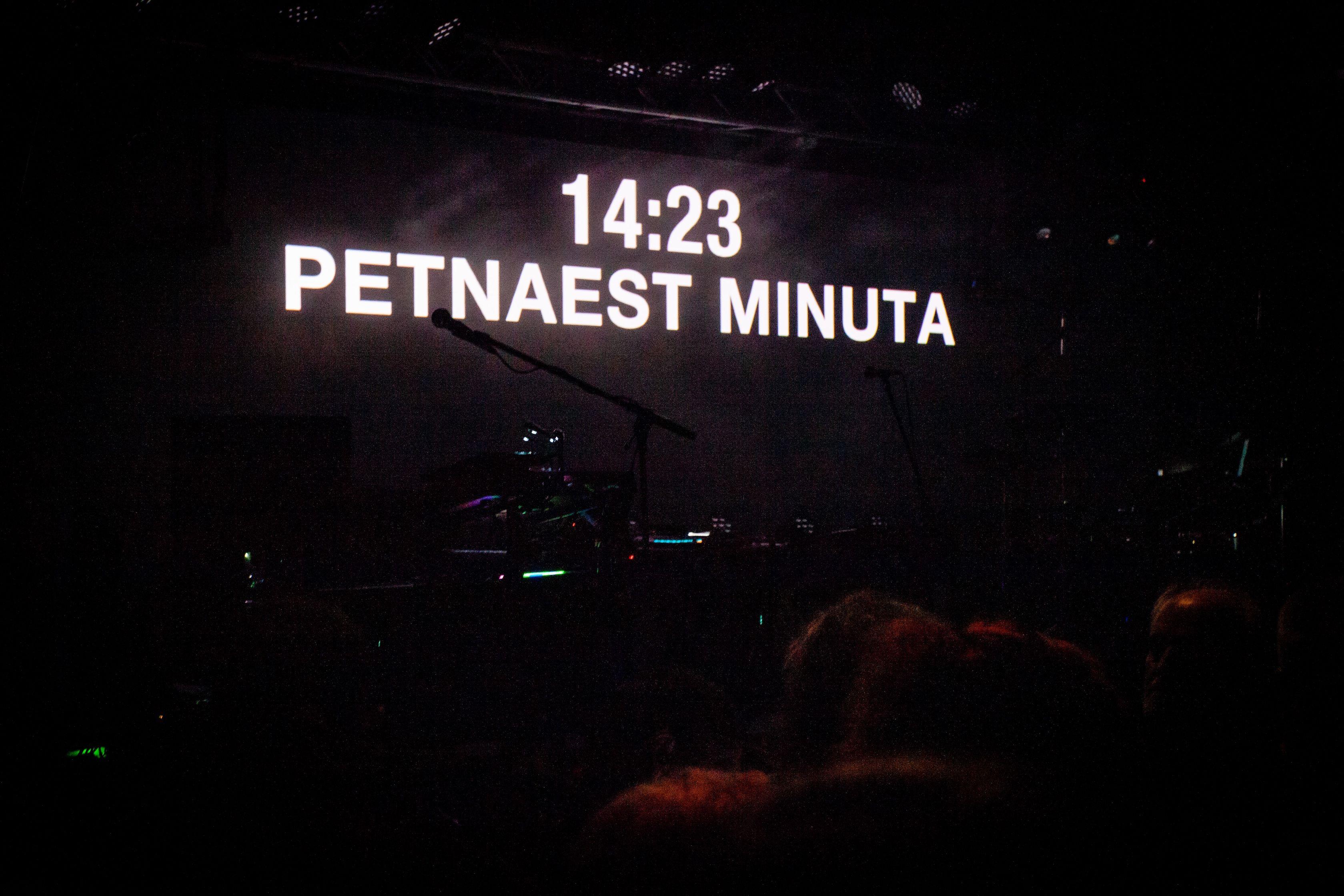 Pauza između dva bloka na koncertu Lajbaha u Beogradu 8. marta 2025.