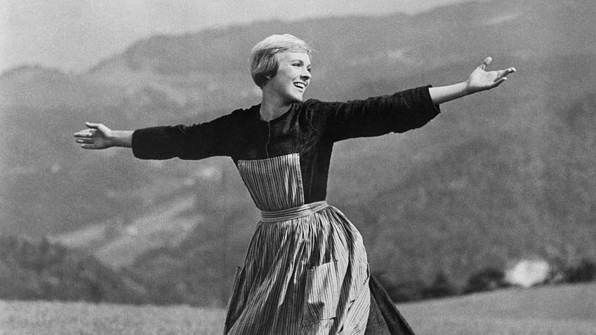 Julie Andrews interpreta a Maria von Trapp en una escena del popular musical cinematográfico de 1965.