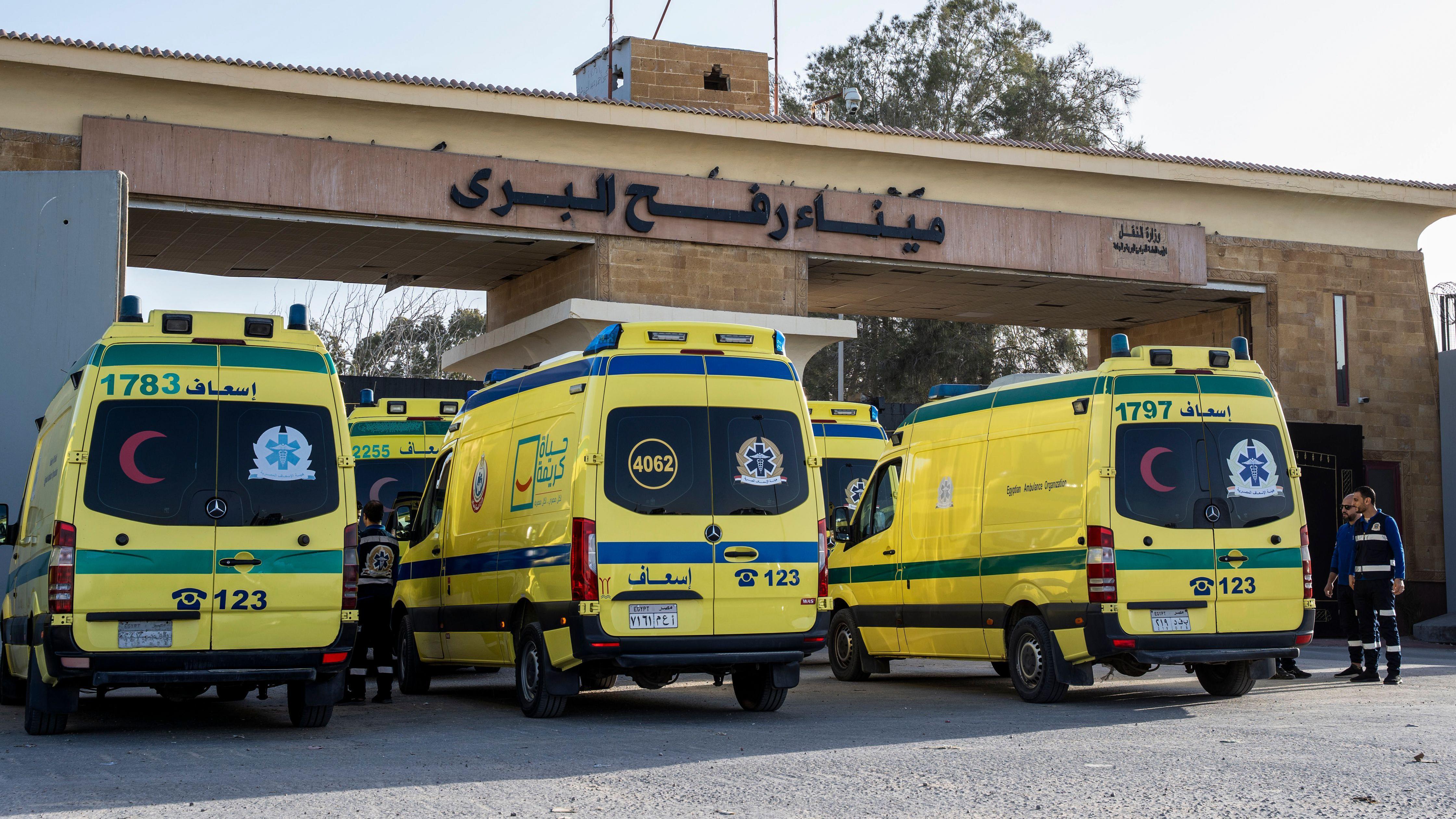 إعادة فتح معبر رفح والسماح بمرور "محدود" للسكان، والسلطات الصحيّة في غزة تتحدث عن "آليات إسرائيلية صعبة ومعقدة جداً"