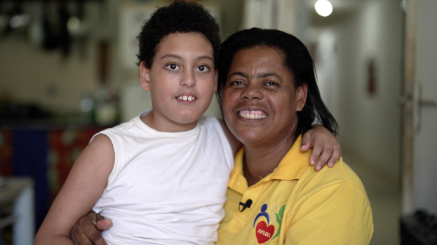 Lenice França con su hijo Enzo.