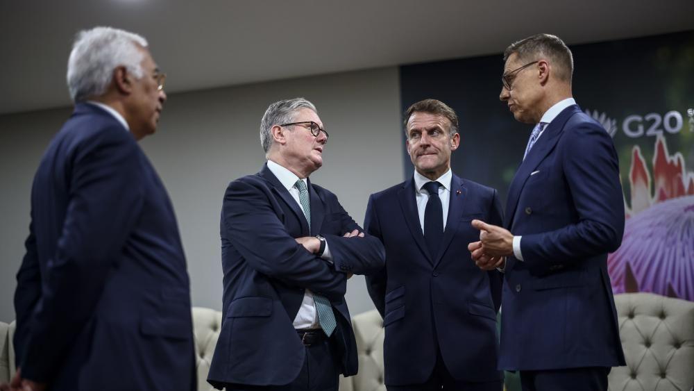 De izquierda a derecha: el presidente del Consejo Europeo, António Costa; el primer ministro del Reino Unido, Sir Keir Starmer; el presidente de Francia, Emmanuel Macron; y el presidente de Finlandia, Alexander Stubb.